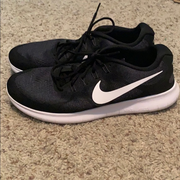 Nike Shoes - Nike Free Us 14